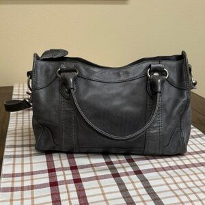 Elegant Black Leather Shoulder Bag